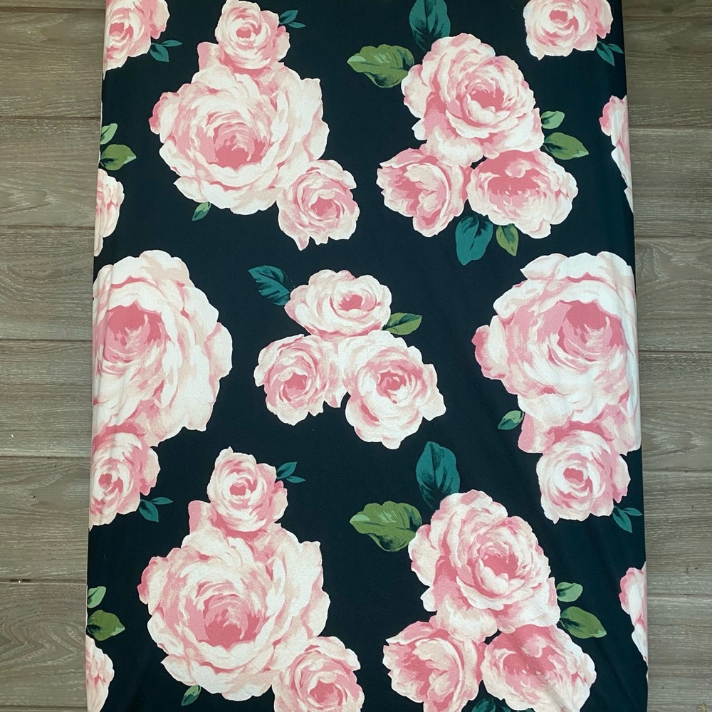 Emily & Merrit PBK Bed of Roses Crib Sheet
